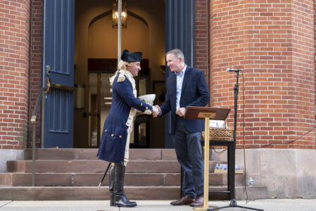 The F&M President presents a gift to the Marquis.